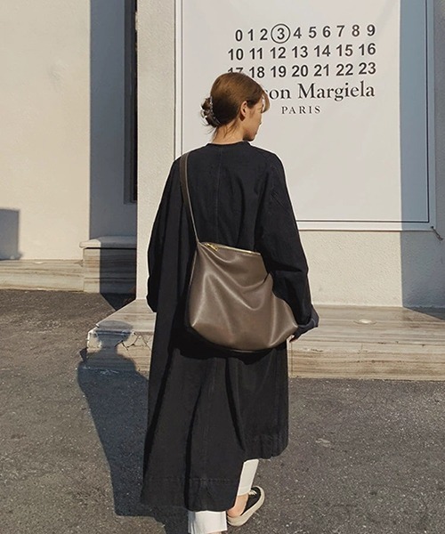 c.u.l(シーユーエル)の「大容量 斜め掛け メッセンジャー ショルダーバッグ cula1079(ショルダーバッグ・レディース・アイボリー/ブラック/ブラウン/グレー/レッド・FREE)」の12枚目の写真