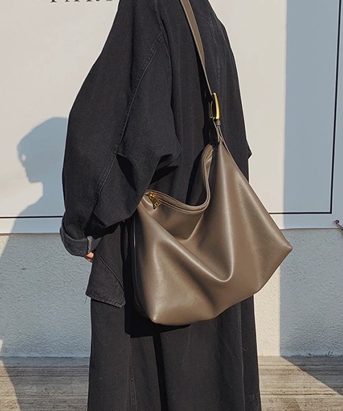 c.u.l(シーユーエル)の「大容量 斜め掛け メッセンジャー ショルダーバッグ cula1079(ショルダーバッグ・レディース・アイボリー/ブラック/ブラウン/グレー/レッド・FREE)」の13枚目の写真