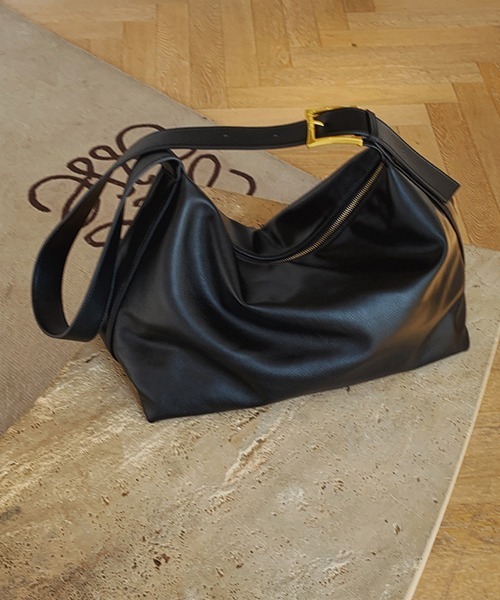 c.u.l(シーユーエル)の「大容量 斜め掛け メッセンジャー ショルダーバッグ cula1079(ショルダーバッグ・レディース・アイボリー/ブラック/ブラウン/グレー/レッド・FREE)」の17枚目の写真