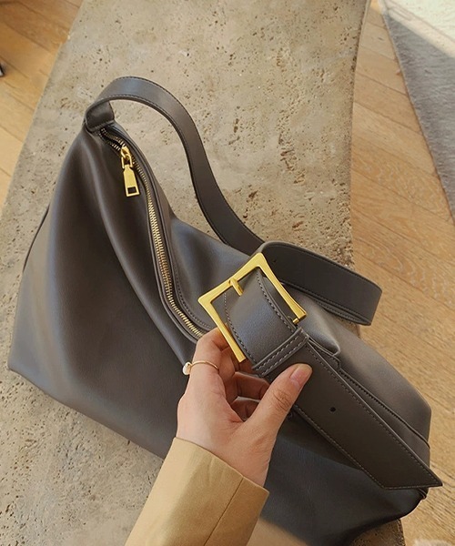 c.u.l(シーユーエル)の「大容量 斜め掛け メッセンジャー ショルダーバッグ cula1079(ショルダーバッグ・レディース・アイボリー/ブラック/ブラウン/グレー/レッド・FREE)」の22枚目の写真