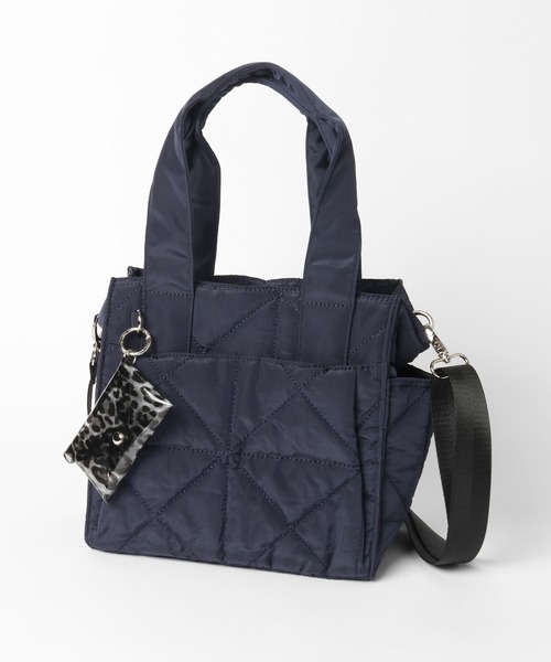 GLOBAL WORK（グローバルワーク）の「推しごとキルティング2WAYトート/286268（トートバッグ・レディース・ブラック/カーキ/シルバー/レッド/オフホワイト/ネイビー/ブラウン/ライトイエロー/ダークブルー・ONE SIZE）」の7枚目の写真