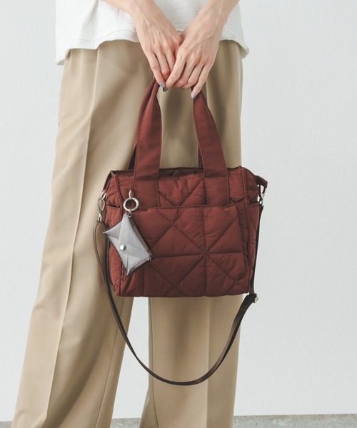 GLOBAL WORK（グローバルワーク）の「推しごとキルティング2WAYトート/286268（トートバッグ・レディース・ブラック/カーキ/シルバー/レッド/オフホワイト/ネイビー/ブラウン/ライトイエロー/ダークブルー・ONE SIZE）」の11枚目の写真