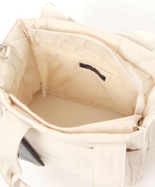 GLOBAL WORK（グローバルワーク）の「推しごとキルティング2WAYトート/286268（トートバッグ・レディース・ブラック/カーキ/シルバー/レッド/オフホワイト/ネイビー/ブラウン/ライトイエロー/ダークブルー・ONE SIZE）」の13枚目の写真