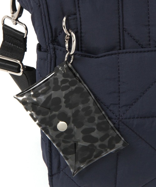 GLOBAL WORK（グローバルワーク）の「推しごとキルティング2WAYトート/286268（トートバッグ・レディース・ブラック/カーキ/シルバー/レッド/オフホワイト/ネイビー/ブラウン/ライトイエロー/ダークブルー・ONE SIZE）」の14枚目の写真