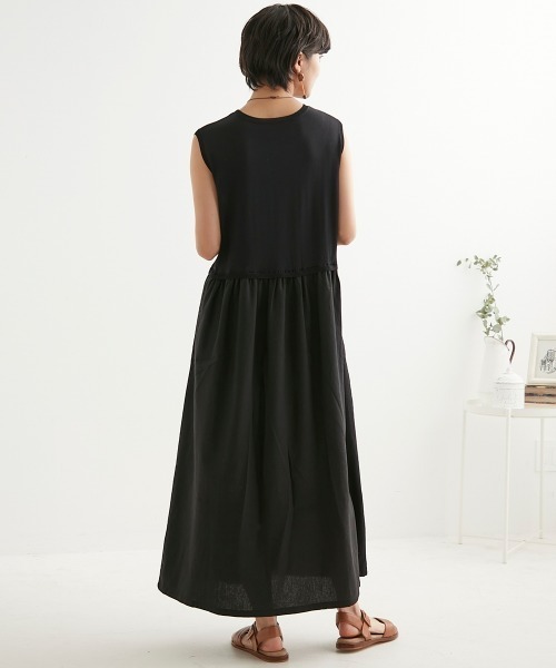 SMILE LAND（スマイルランド）の「異素材ドッキングワンピース＜大きいサイズ有＞【Otona Purete】（ワンピース・レディース・ブラック/キナリ・3L/M/L/LL）」の7枚目の写真