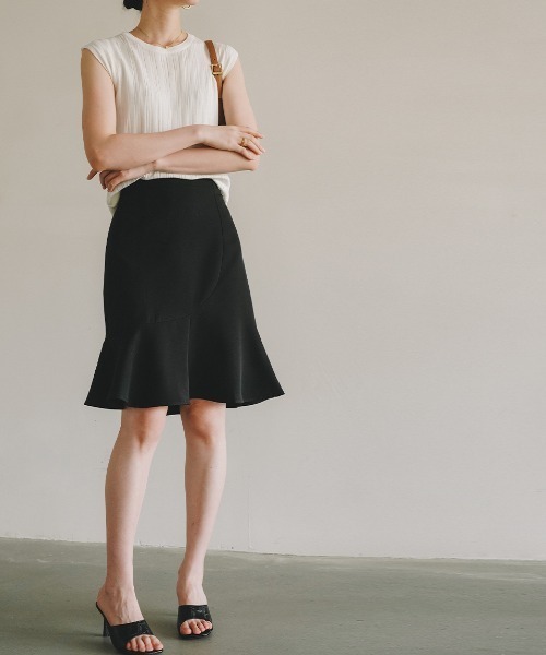 maison de LATIR(メゾンドラティール)の「《重ね着にも活躍》微厚素材の夏服フレンチスリーブ半袖サマーニット(Tシャツ/カットソー・レディース・ブラック/オフホワイト/ブルー/ブラウン/レッド・ONE SIZE)」の9枚目の写真