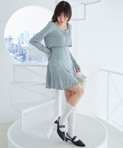 MAJESTIC LEGON(マジェスティックレゴン)の「カーデセット肩リボンキャミワンピ(ワンピース・レディース・アイボリー/グレー/ダークグレー・MEDIUM)」の13枚目の写真