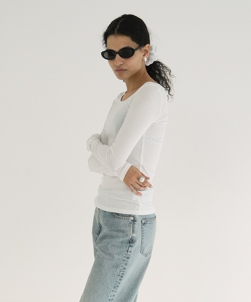 CLANE(クラネ)の「DEEP NECK LADY TOPS(Tシャツ/カットソー・レディース・ベージュ/ホワイト・2/1)」の11枚目の写真