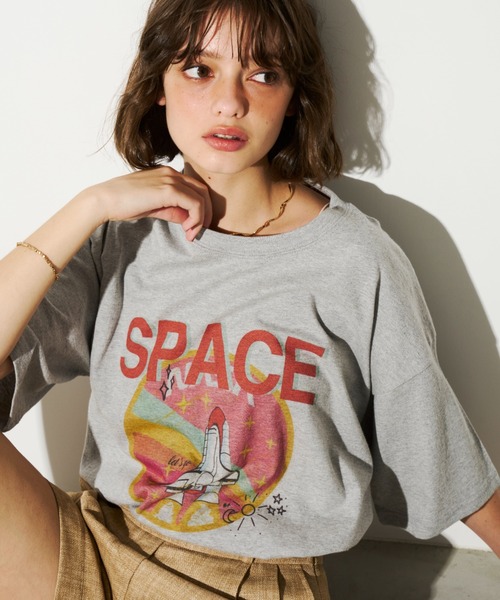 Unitage(ユニテージ)の「SPACEプリントTEE(Tシャツ/カットソー・レディース・ホワイト/グレー/イエロー・FREE)」の3枚目の写真