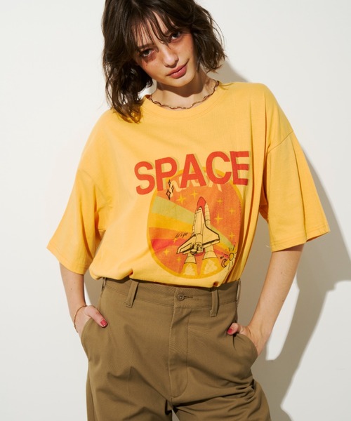 Unitage(ユニテージ)の「SPACEプリントTEE(Tシャツ/カットソー・レディース・ホワイト/グレー/イエロー・FREE)」の5枚目の写真