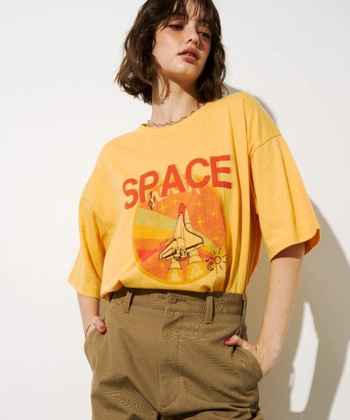 Unitage(ユニテージ)の「SPACEプリントTEE(Tシャツ/カットソー・レディース・ホワイト/グレー/イエロー・FREE)」の6枚目の写真