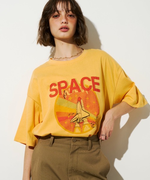 Unitage(ユニテージ)の「SPACEプリントTEE(Tシャツ/カットソー・レディース・ホワイト/グレー/イエロー・FREE)」の4枚目の写真