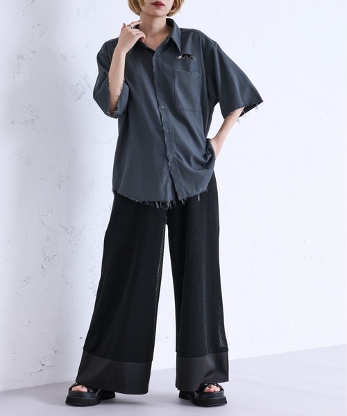 Ellno Loset(エルノロゼット)の「ダメージ加工レギュラーシャツ(シャツ/ブラウス・メンズ・オフホワイト/ブルーグレー・SMALL/MEDIUM/LARGE)」の11枚目の写真
