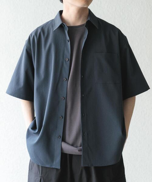 ITEMS URBANRESEARCH（アイテムズ アーバンリサーチ）の「ヨウリュウレギュラーカラー半袖シャツ（シャツ/ブラウス・メンズ・ブラウン/ネイビー/ブラック・LARGE/MEDIUM）」の3枚目の写真