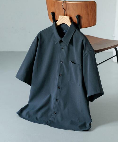 ITEMS URBANRESEARCH（アイテムズ アーバンリサーチ）の「ヨウリュウレギュラーカラー半袖シャツ（シャツ/ブラウス・メンズ・ブラウン/ネイビー/ブラック・LARGE/MEDIUM）」の19枚目の写真