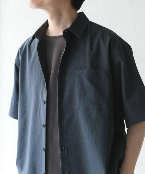 ITEMS URBANRESEARCH（アイテムズ アーバンリサーチ）の「ヨウリュウレギュラーカラー半袖シャツ（シャツ/ブラウス・メンズ・ブラウン/ネイビー/ブラック・LARGE/MEDIUM）」の21枚目の写真