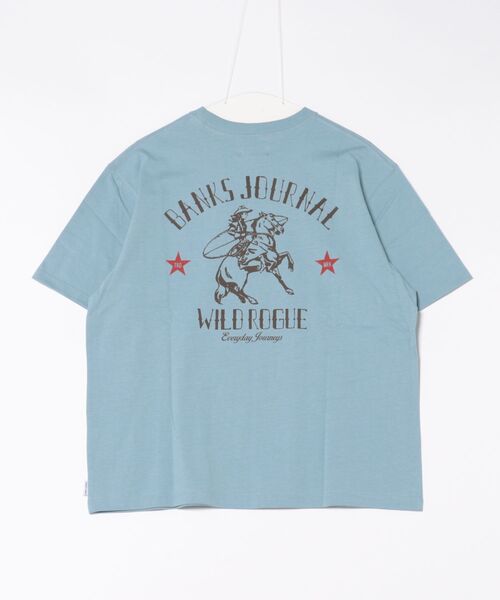 BANKS(バンクス)の「DESIGN TEE /BANKS JOURNAL(バンクスジャーナル)胸元ワンポイントプリント半袖デザインT-シャツ(Tシャツ/カットソー・メンズ・ブラック/オフホワイト/ブルー系その他・MEDIUM/LARGE/X-LARGE)」の4枚目の写真