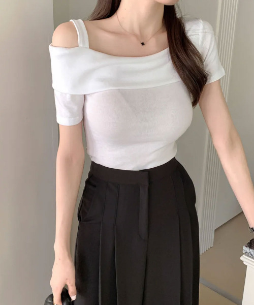 VIVID LADY(ビビッドレディー)の「スリムフィット ワンショルダー トップス(Tシャツ/カットソー・レディース・ブラック/ホワイト/ベージュ・FREE)」の2枚目の写真