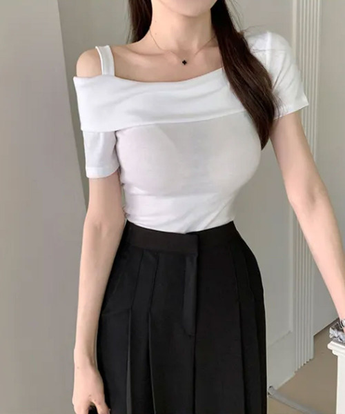 VIVID LADY(ビビッドレディー)の「スリムフィット ワンショルダー トップス(Tシャツ/カットソー・レディース・ブラック/ホワイト/ベージュ・FREE)」の21枚目の写真
