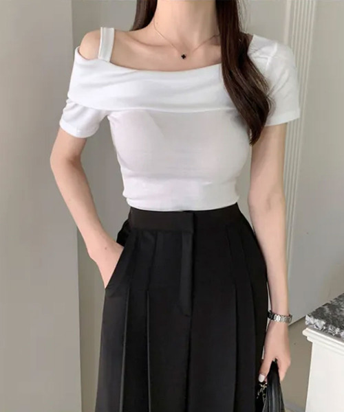 VIVID LADY(ビビッドレディー)の「スリムフィット ワンショルダー トップス(Tシャツ/カットソー・レディース・ブラック/ホワイト/ベージュ・FREE)」の12枚目の写真