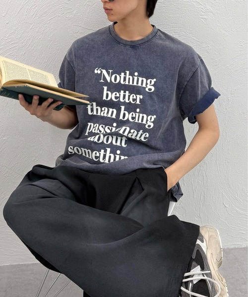 sedacle(セダクル)の「フロントロゴ加工Tシャツ(Tシャツ/カットソー・レディース・ピンク/ネイビー/レッド/ブラウン/ホワイト/オレンジ・MEDIUM/SMALL/LARGE)」の2枚目の写真