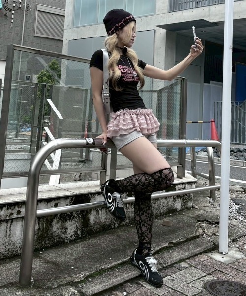 Never mind the XU / Chikashitsu+(ネバーマインド ザ エックスユー / チカシツプラス)の「【nmtc+】design crop tee / 【エヌエムティーシープラス】デザインクロップ半袖Tシャツ <着用動画あり>(Tシャツ/カットソー・レディース・ブラック/ホワイト/パープル・ONE SIZE)」の14枚目の写真