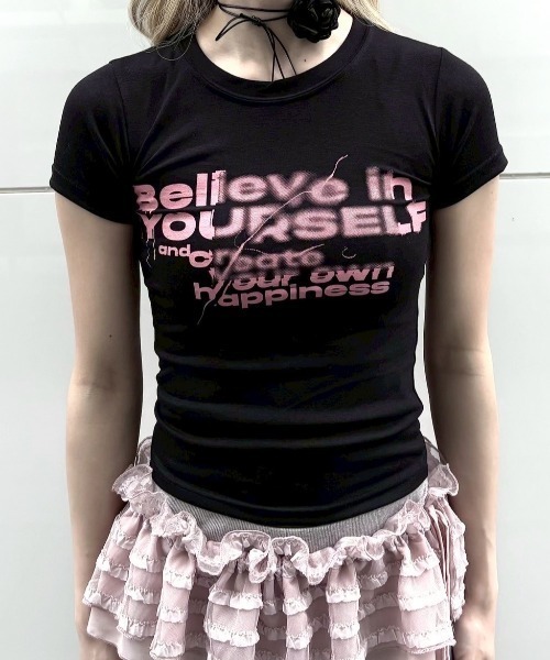 Never mind the XU / Chikashitsu+(ネバーマインド ザ エックスユー / チカシツプラス)の「【nmtc+】design crop tee / 【エヌエムティーシープラス】デザインクロップ半袖Tシャツ <着用動画あり>(Tシャツ/カットソー・レディース・ブラック/ホワイト/パープル・ONE SIZE)」の17枚目の写真