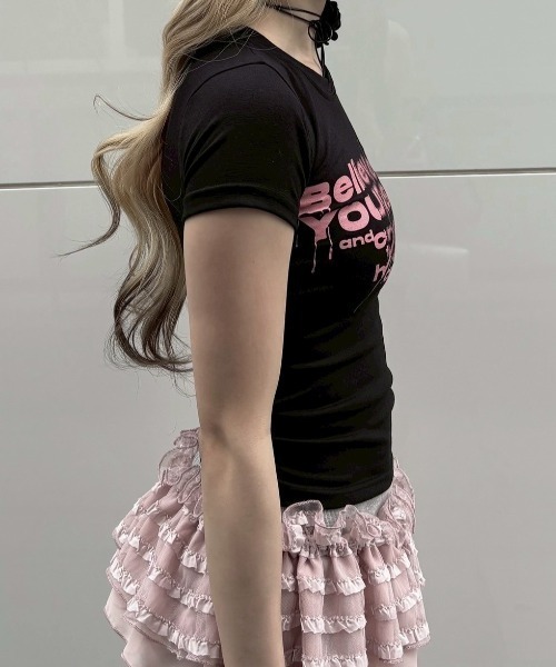 Never mind the XU / Chikashitsu+(ネバーマインド ザ エックスユー / チカシツプラス)の「【nmtc+】design crop tee / 【エヌエムティーシープラス】デザインクロップ半袖Tシャツ <着用動画あり>(Tシャツ/カットソー・レディース・ブラック/ホワイト/パープル・ONE SIZE)」の18枚目の写真