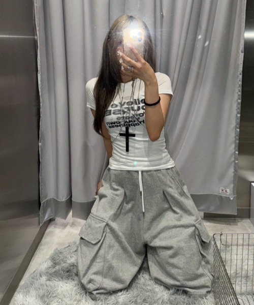 Never mind the XU / Chikashitsu+(ネバーマインド ザ エックスユー / チカシツプラス)の「【nmtc+】design crop tee / 【エヌエムティーシープラス】デザインクロップ半袖Tシャツ <着用動画あり>(Tシャツ/カットソー・レディース・ブラック/ホワイト/パープル・ONE SIZE)」の13枚目の写真