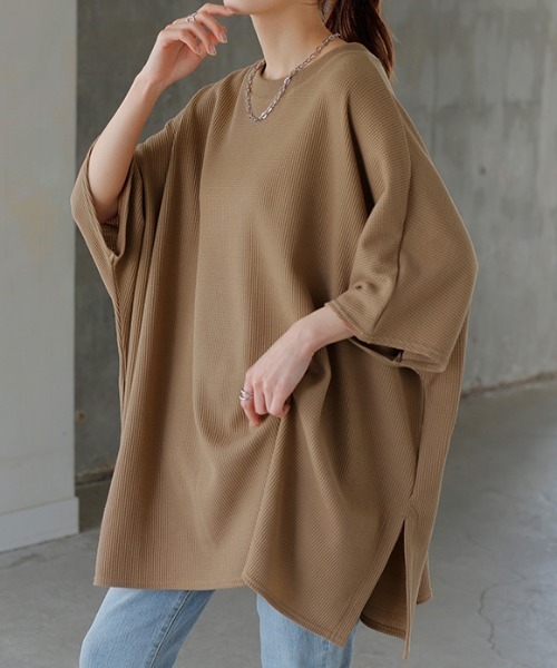 HUG.U(ハグユー)の「オーバーサイズワッフルTシャツ <セットアップ可>(Tシャツ/カットソー・レディース・ライトグレー/モカ/ブラック/カーキ/アイボリー・FREE)」の4枚目の写真