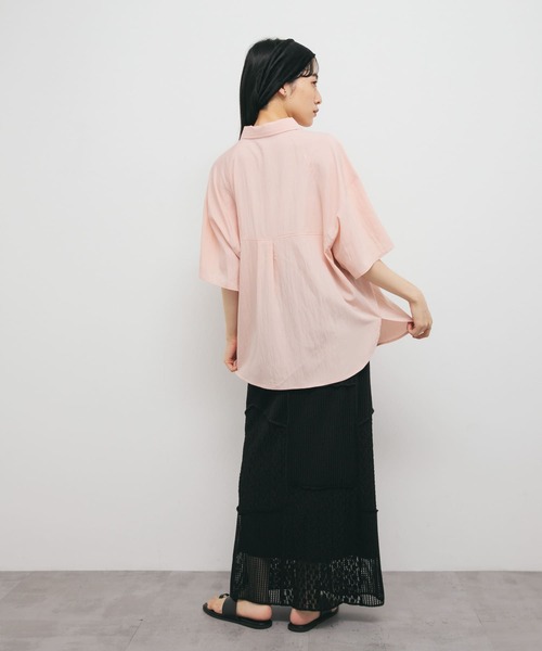 KBF(ケイビーエフ)の「マニッシュルーズシャツ(シャツ/ブラウス・レディース・オフホワイト/ピンク/ネイビー・ONE)」の5枚目の写真