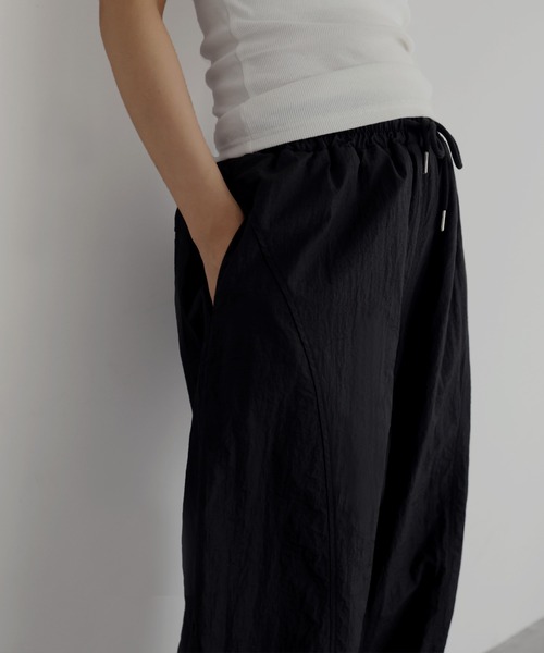hellam（へラム）の「ナイロンコクーンパンツ（その他パンツ・レディース・カーキ/ブラック・FREE）」の13枚目の写真