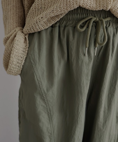 hellam（へラム）の「ナイロンコクーンパンツ（その他パンツ・レディース・カーキ/ブラック・FREE）」の3枚目の写真