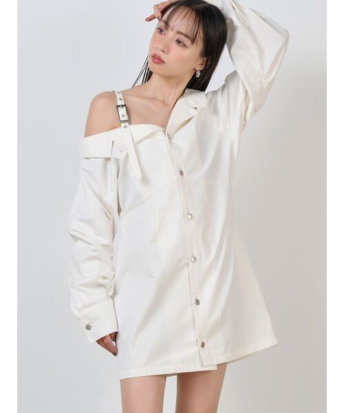 MURUA（ムルーア）の「アシメショルダーミニシャツワンピース（ワンピース・レディース・ホワイト/ベージュ/グレー・FREE）」の2枚目の写真