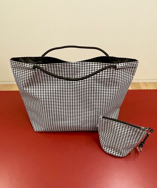 le.coeur blanc（ルクールブラン）の「完売【ブラック】再入荷★ナイロンパッカブルトート（トートバッグ・レディース・ブラック系その他/ブラック/グレー・FREE）」の5枚目の写真