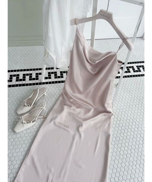 MERCURYDUO(マーキュリーデュオ)の「リボン付きスクエアトゥパンプス(パンプス・レディース・アイボリー/チャコールグレー・36/38)」の7枚目の写真