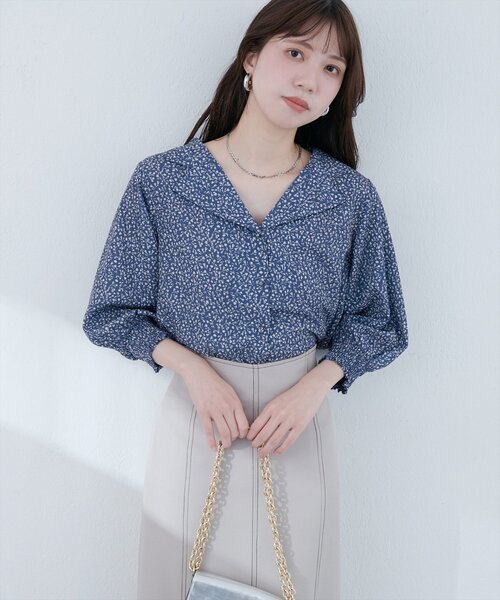 natural couture(ナチュラルクチュール)の「【WEB限定】オープンカラー袖口シャーリングブラウス(シャツ/ブラウス・レディース・ピンク/ブラウン/ブラック系その他/ホワイト系その他/グレイッシュベージュ/ブルー系その他・FREE)」の2枚目の写真