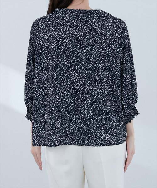 natural couture(ナチュラルクチュール)の「【WEB限定】オープンカラー袖口シャーリングブラウス(シャツ/ブラウス・レディース・ピンク/ブラウン/ブラック系その他/ホワイト系その他/グレイッシュベージュ/ブルー系その他・FREE)」の11枚目の写真