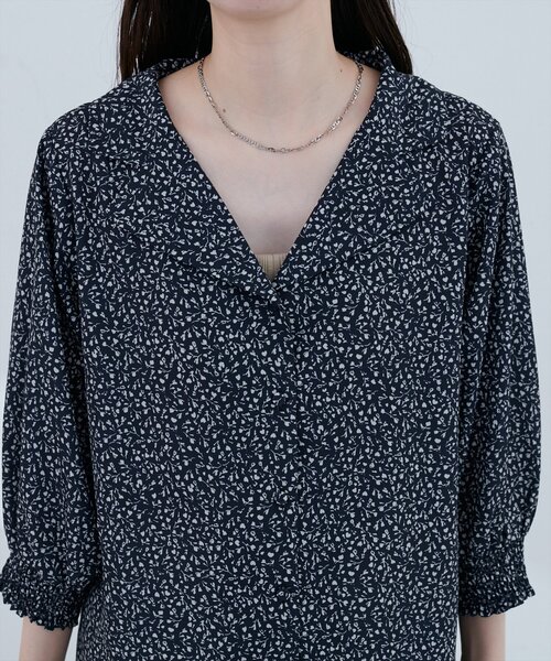 natural couture(ナチュラルクチュール)の「【WEB限定】オープンカラー袖口シャーリングブラウス(シャツ/ブラウス・レディース・ピンク/ブラウン/ブラック系その他/ホワイト系その他/グレイッシュベージュ/ブルー系その他・FREE)」の10枚目の写真