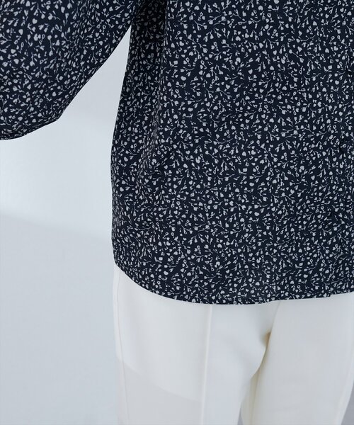natural couture(ナチュラルクチュール)の「【WEB限定】オープンカラー袖口シャーリングブラウス(シャツ/ブラウス・レディース・ピンク/ブラウン/ブラック系その他/ホワイト系その他/グレイッシュベージュ/ブルー系その他・FREE)」の8枚目の写真