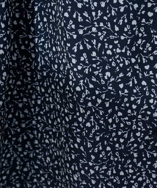 natural couture(ナチュラルクチュール)の「【WEB限定】オープンカラー袖口シャーリングブラウス(シャツ/ブラウス・レディース・ピンク/ブラウン/ブラック系その他/ホワイト系その他/グレイッシュベージュ/ブルー系その他・FREE)」の7枚目の写真