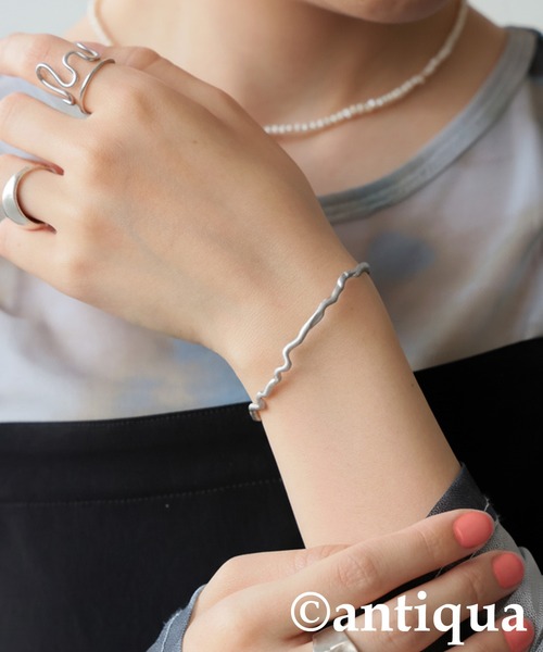 antiqua（アンティカ）の「バングル（バングル/リストバンド・レディース・シルバー系その他/ブラック系その他・FREE）」の2枚目の写真