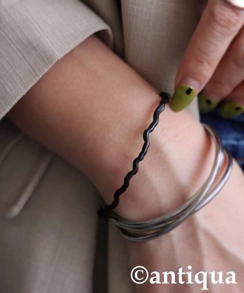 antiqua（アンティカ）の「バングル（バングル/リストバンド・レディース・シルバー系その他/ブラック系その他・FREE）」の3枚目の写真