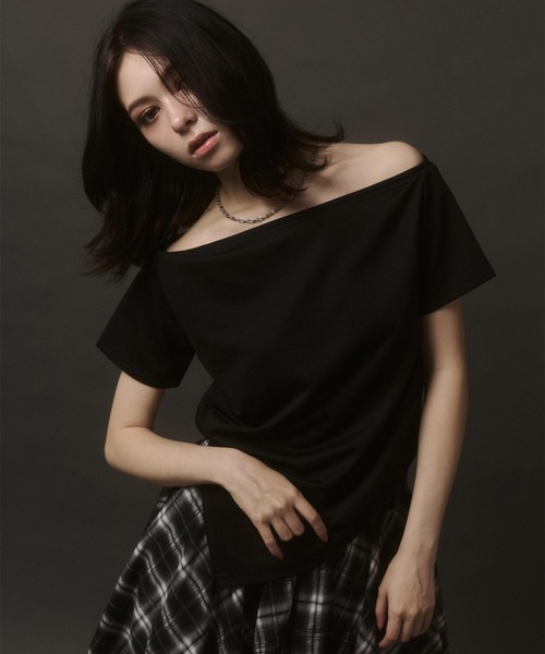 ENVYM(アンビー)の「ミニ裏毛オフショルトップス(Tシャツ/カットソー・レディース・グレー/ブラック/ホワイト・FREE)」の21枚目の写真