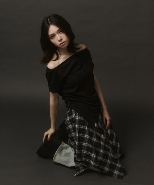 ENVYM(アンビー)の「ミニ裏毛オフショルトップス(Tシャツ/カットソー・レディース・グレー/ブラック/ホワイト・FREE)」の22枚目の写真