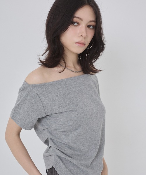 ENVYM(アンビー)の「ミニ裏毛オフショルトップス(Tシャツ/カットソー・レディース・グレー/ブラック/ホワイト・FREE)」の17枚目の写真
