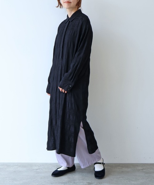 yuni(ユニ )の「レーヨンコットンジャカード シャツワンピース(ワンピース・レディース・ブラック/ホワイト・FREE)」の22枚目の写真