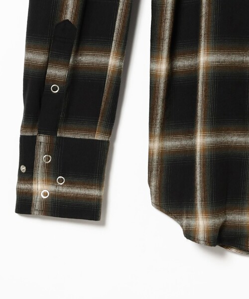 International Gallery BEAMS（インターナショナルギャラリービームス）の「オンブレチェック ランダムボタン レギュラーカラー シャツ（シャツ/ブラウス・メンズ・ブラウン・LARGE/MEDIUM/SMALL）」の5枚目の写真