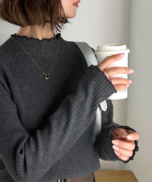 classicalelf（クラシカルエルフ）の「華奢見え叶える程よいフィット感。配色メロウリブニットトップス（長袖）（ニット/セーター・レディース・ブルー/グレー/ブラック/アイボリー/ブラウン/ベージュ/チャコール/ラベンダー・LARGE/MEDIUM/SMALL/X-LARGE）」の4枚目の写真