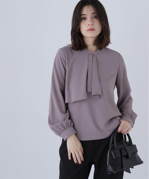 NATURAL BEAUTY BASIC(ナチュラルビューティーベーシック)の「◇アシメラッフルボウブラウス(シャツ/ブラウス・レディース・ラベンダー/ブラウン/オフホワイト・SMALL/MEDIUM)」の1枚目の写真